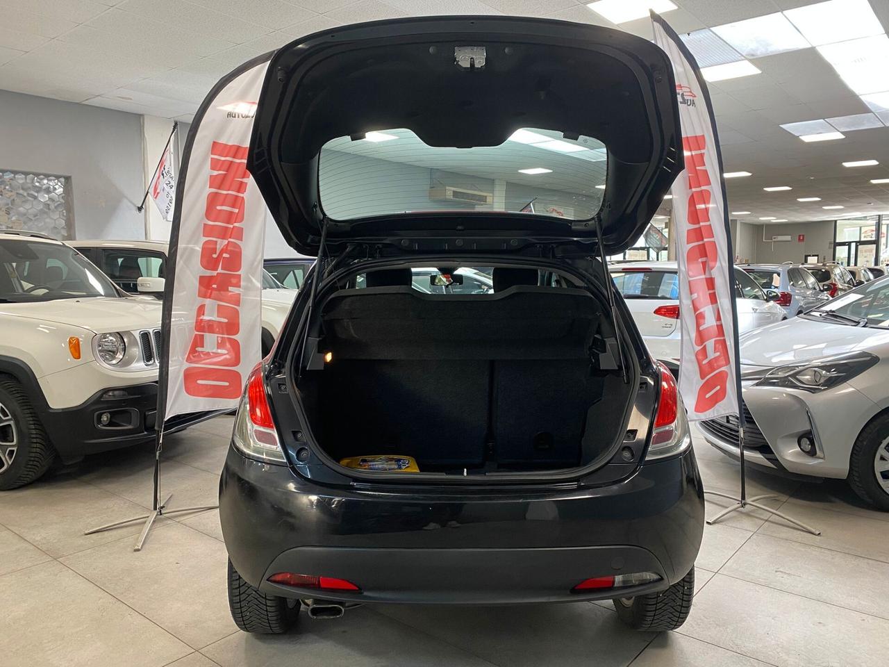 Lancia Ypsilon 1.2 69 CV 5 porte S&S Silver