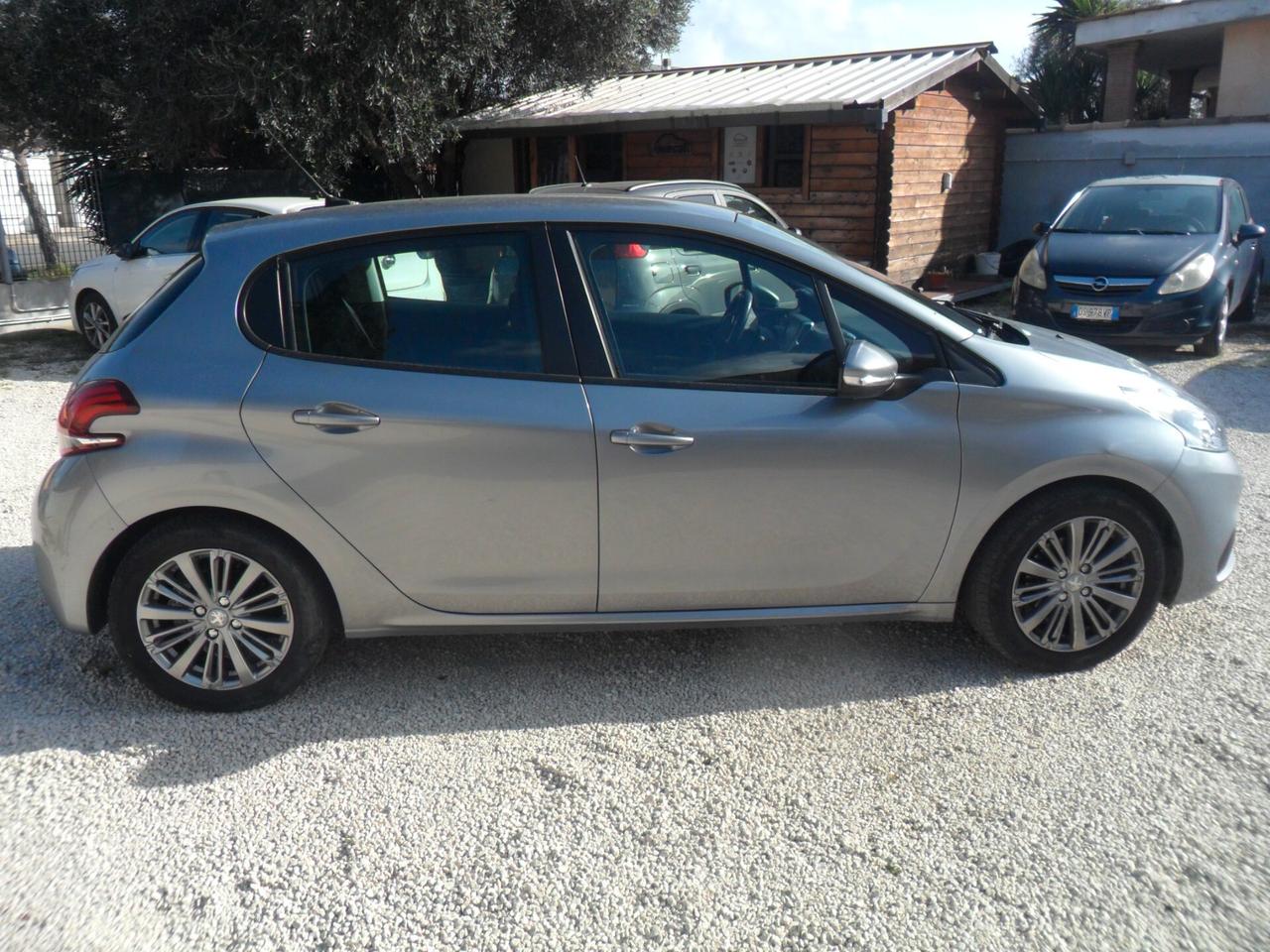 Peugeot 208 PureTech 82 5p. GPL Active