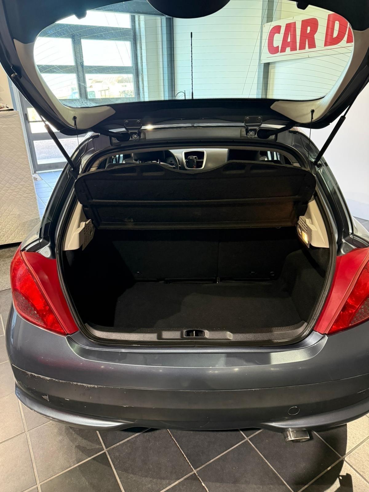 Peugeot 207 1.6 HDi -NEOPATENTATI