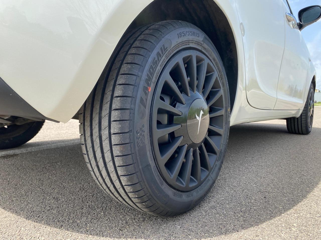 Lancia Ypsilon 1.2 69 CV Unyca