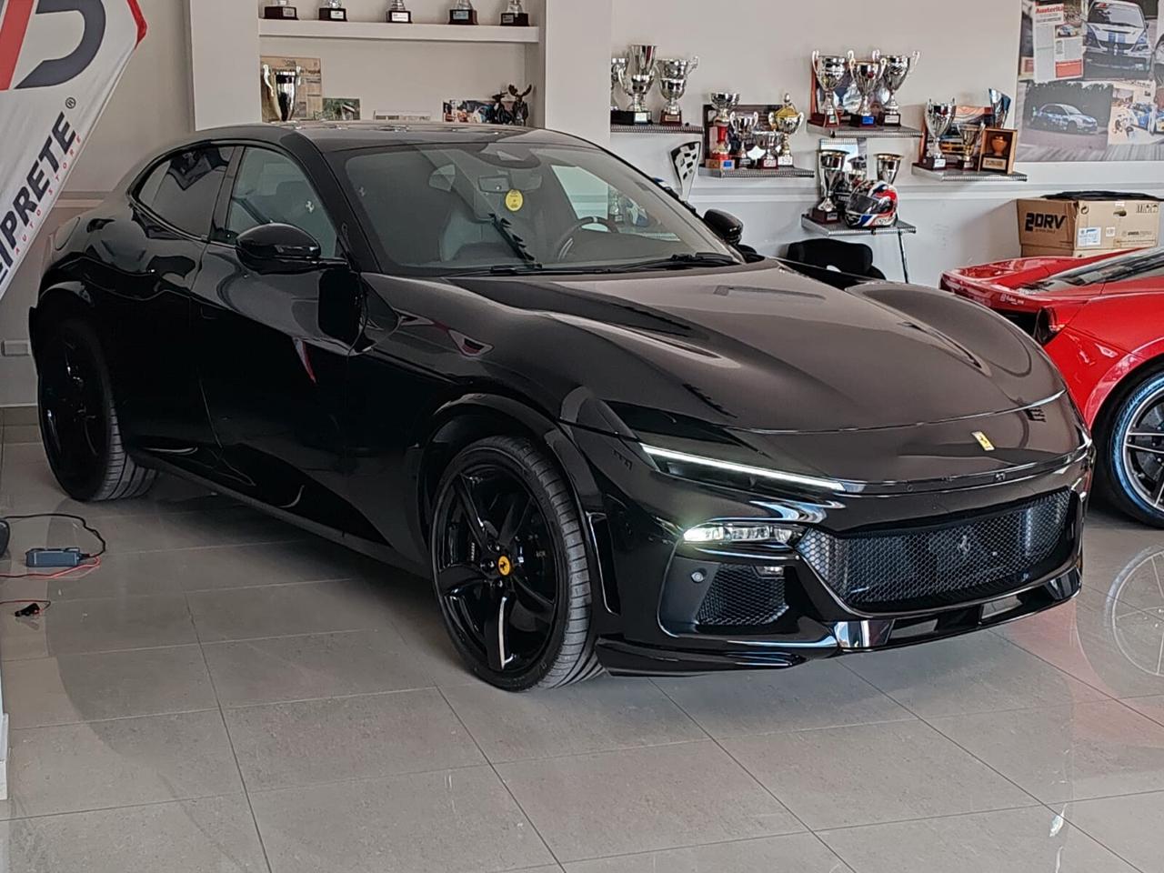 Ferrari Purosangue V12 DCT 4WD*Pano*Black