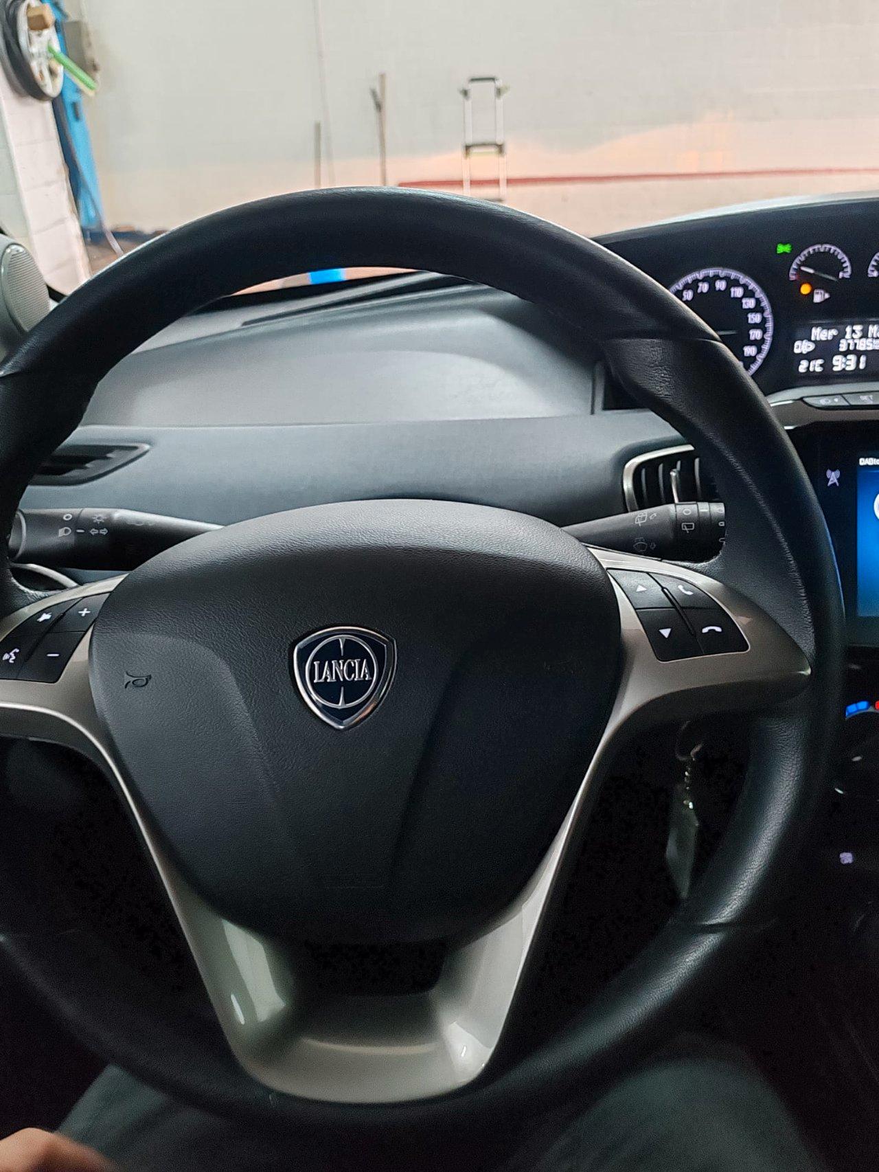 Lancia Ypsilon 1.0 Hybrid Gold 70cv 5pt CARPLAY
