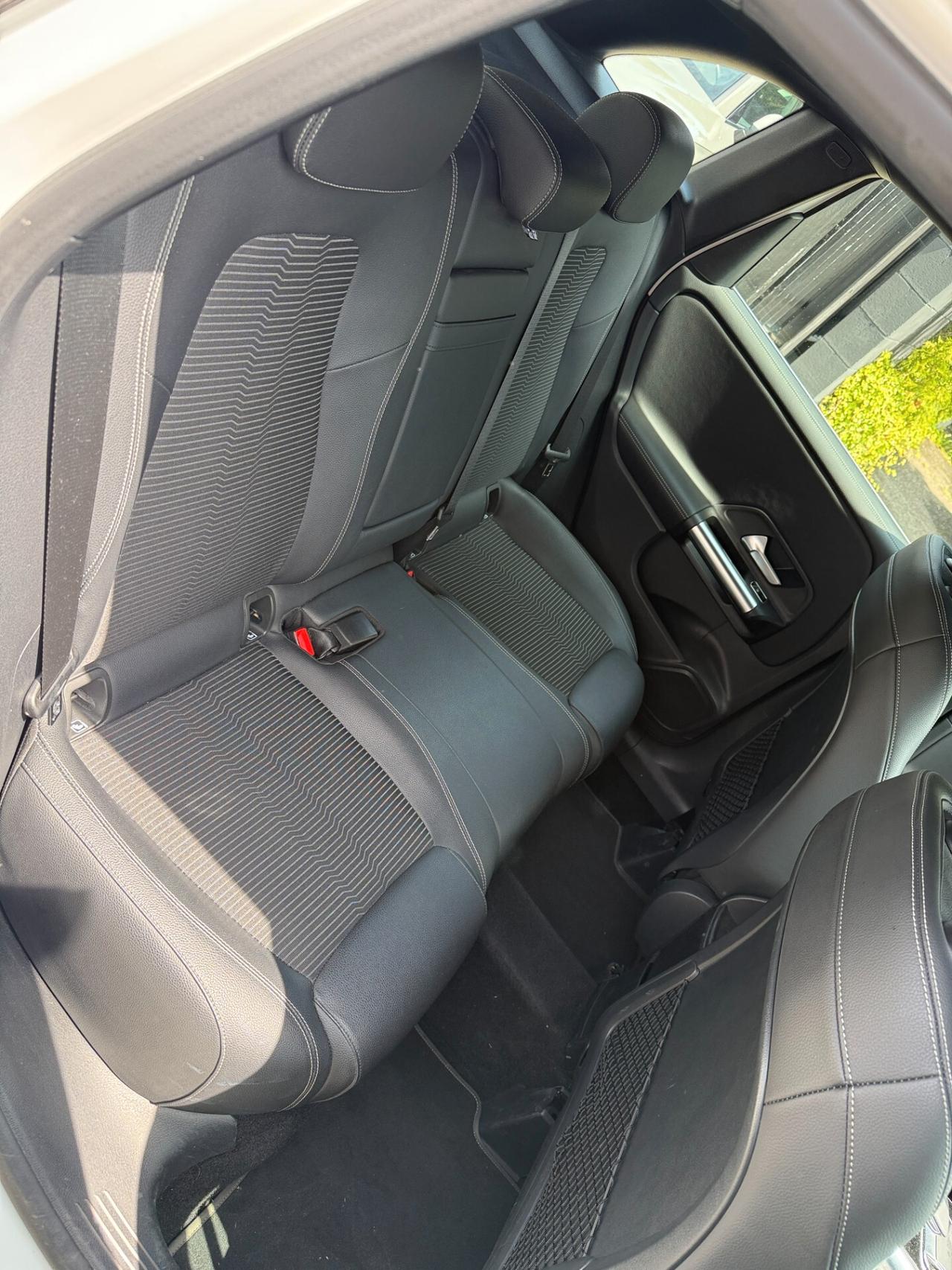 Mercedes-benz B 180 B 180 d Automatic Premium