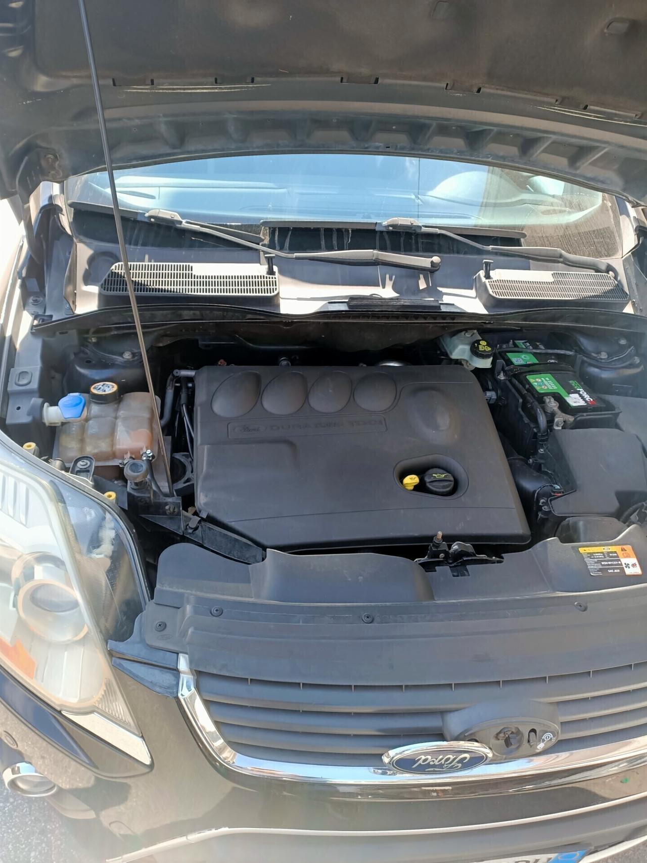 Ford Kuga 2.0 TDCi 136 CV tagliandata con distribuzione effettuata 2009 tetto panoramico