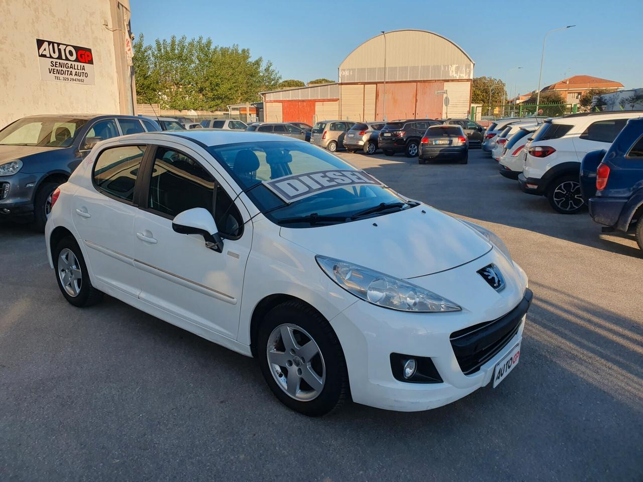 Peugeot 207 1.4 HDi 70CV 5p. Neopatent 2011