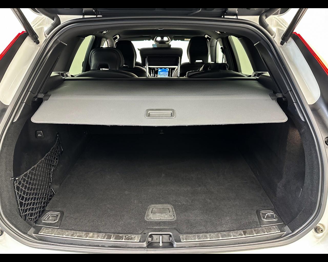 VOLVO XC60 B4 (d) AWD automatico Plus Dark