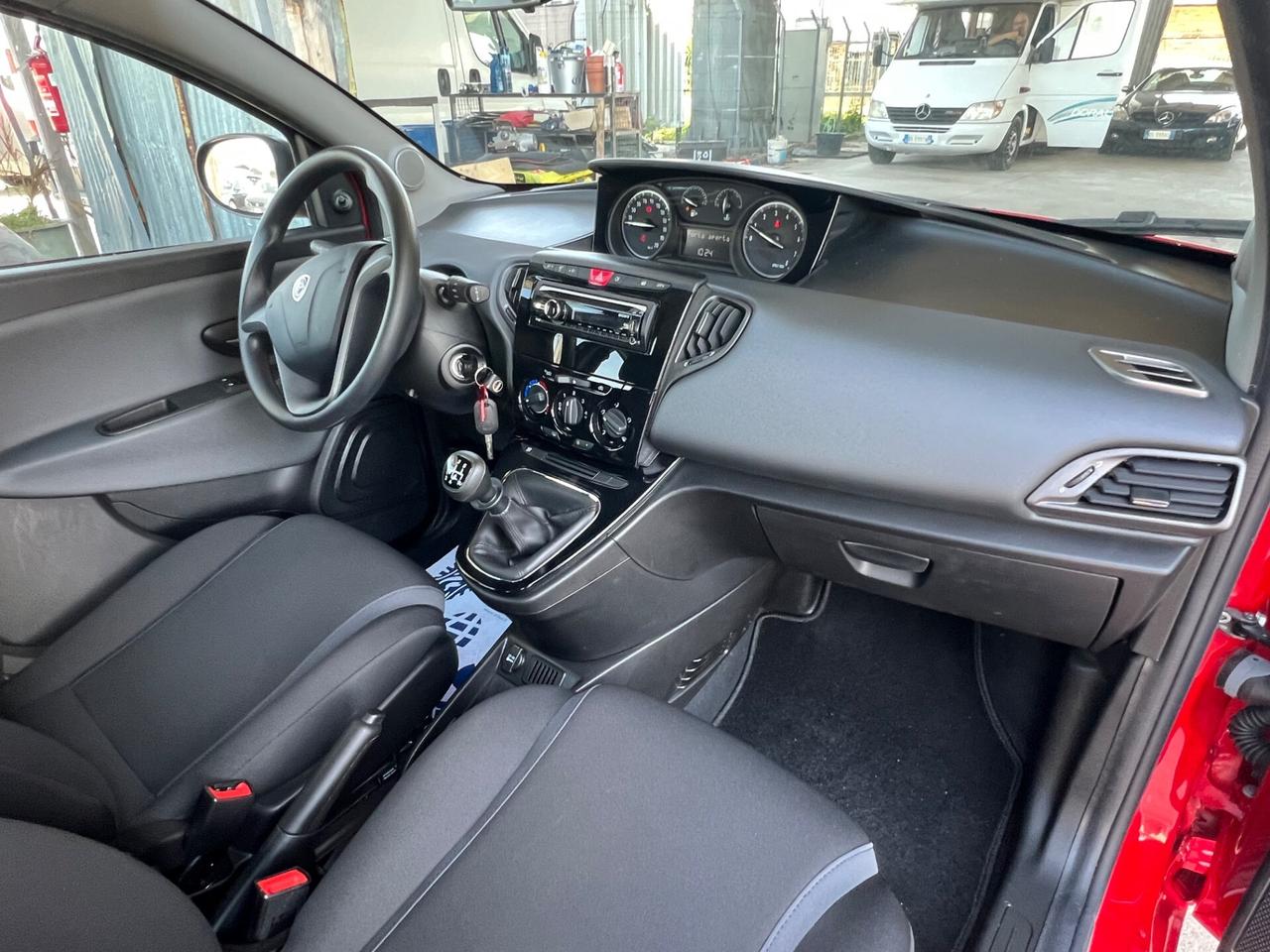 Lancia Ypsilon 1.2 69 CV Silver km 9.800!!!