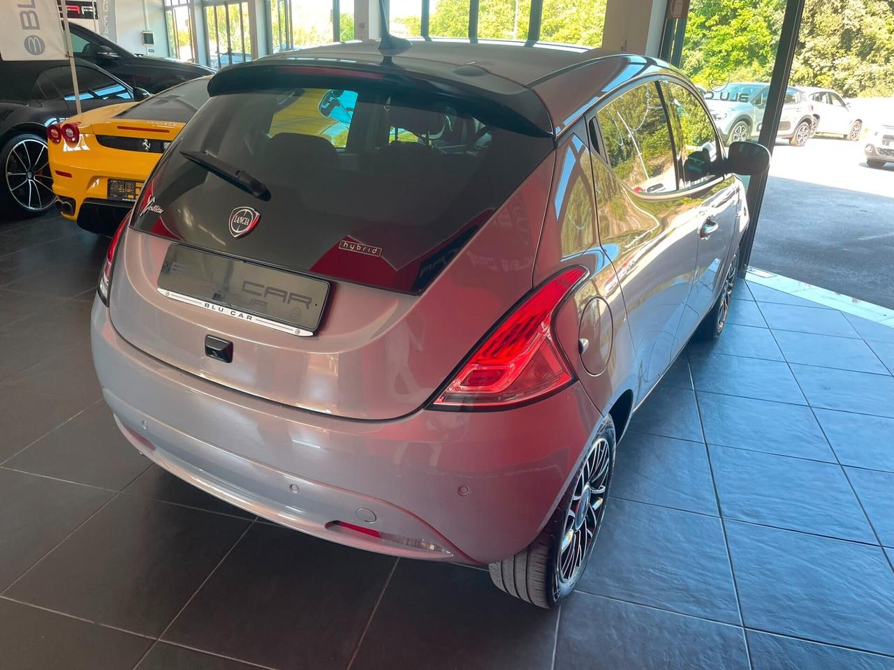 LANCIA YPSILON 1.0HYBRID ALBERTA FERRETTI 70cv