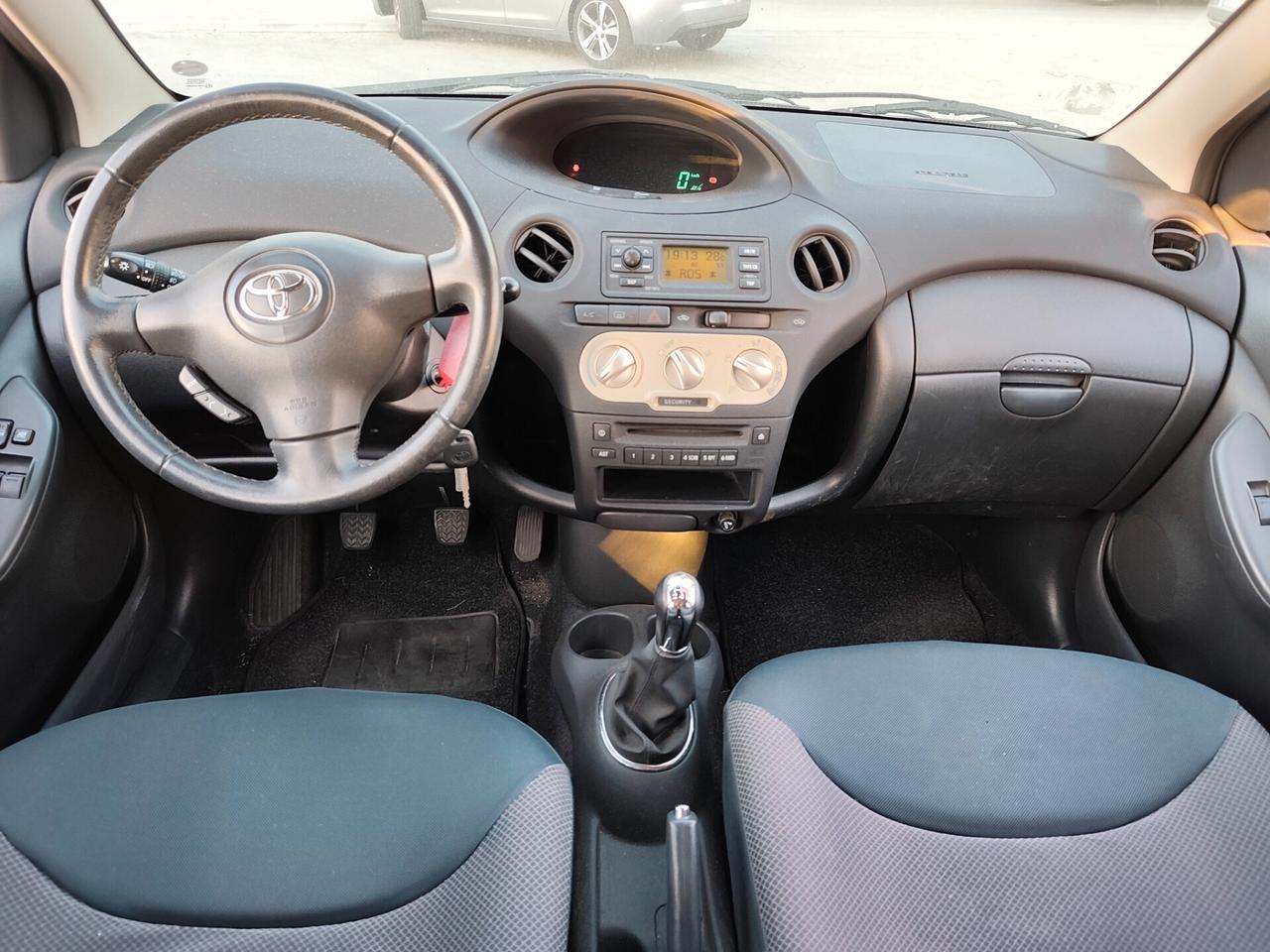 Toyota Yaris 83000KM Sol BENZINA