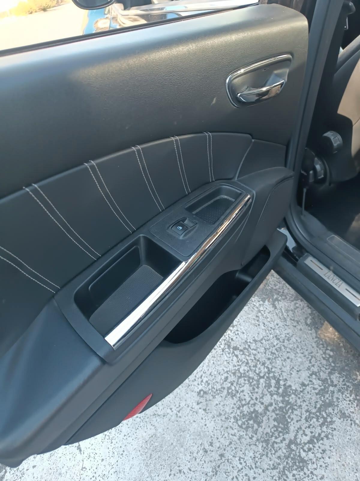 Lancia Delta 1.6 MJT DPF Platino POLTRONA FRAU