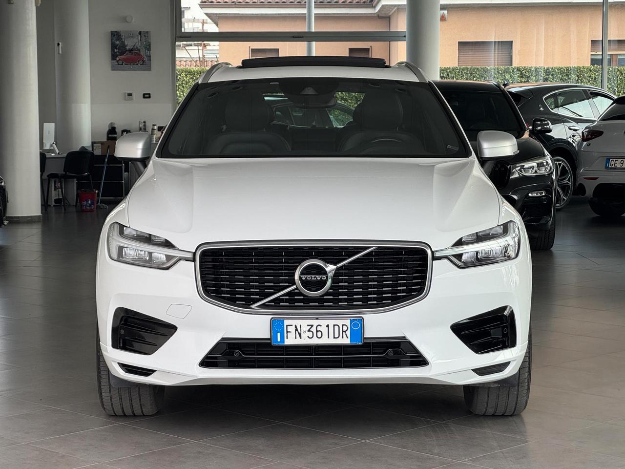 Volvo XC60 2.0 d4 190cv R-design awd Aut. Tetto Apribile