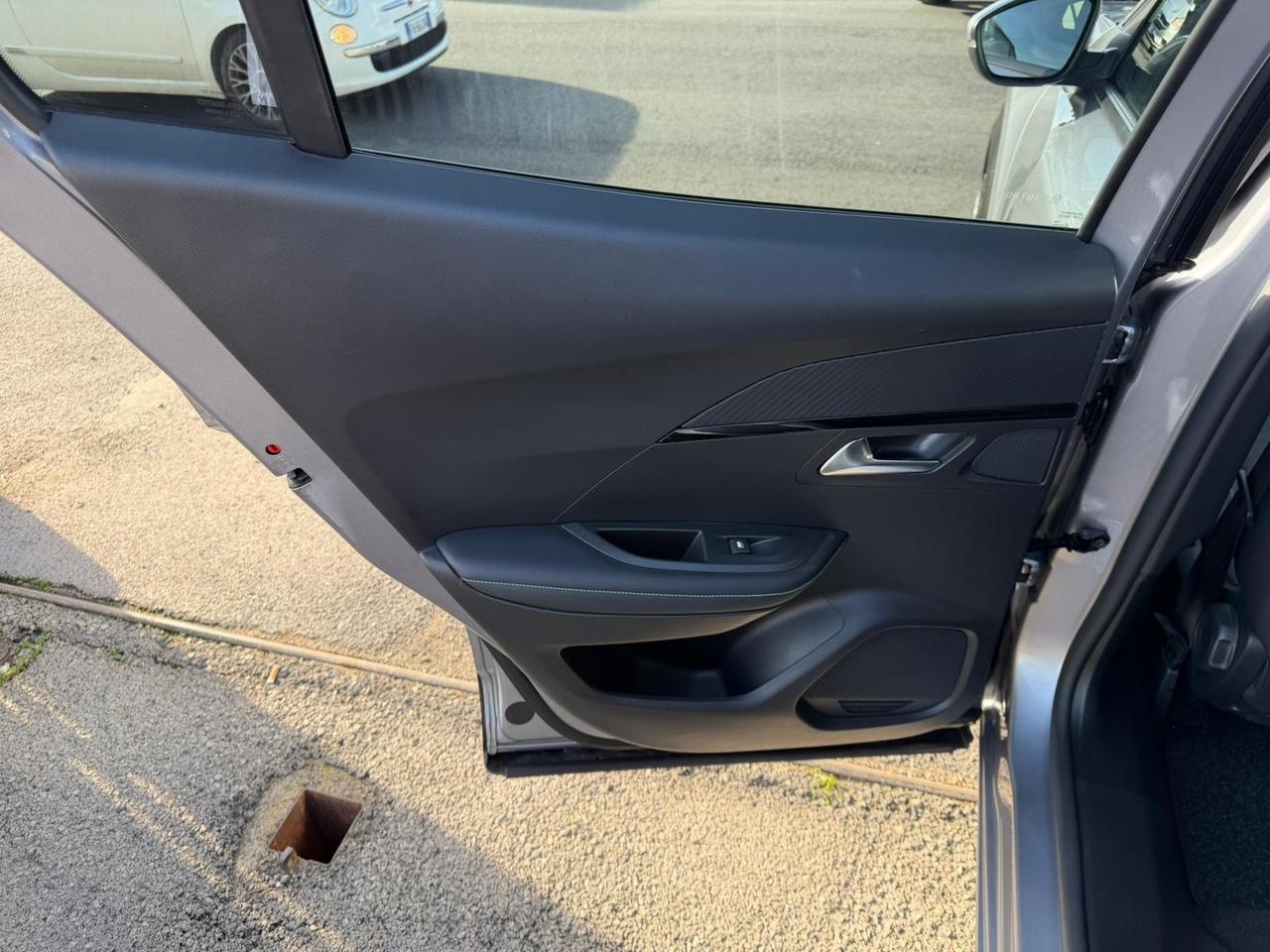 PEUGEOT 2008 1.2 BENZINA 100 (CV) 2021