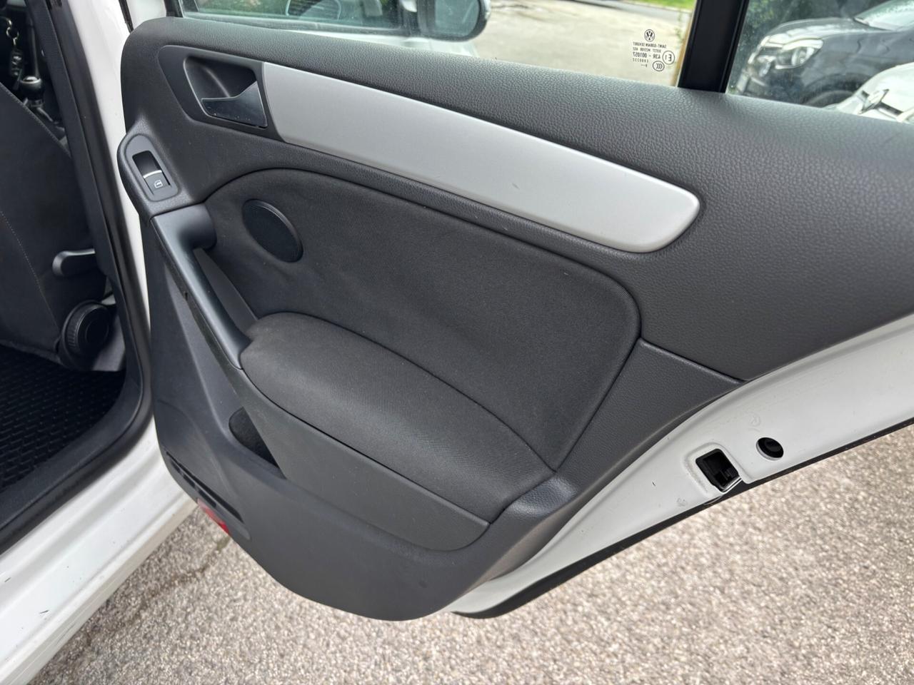 Volkswagen Golf 1.6 TDI 5p. Highline OK NEOPATENTATI