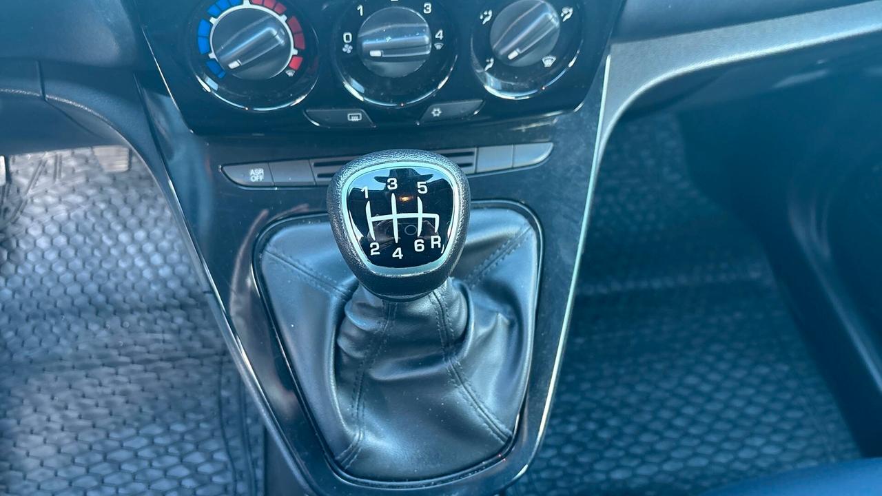 Lancia Ypsilon 1.0 FireFly 5 porte S&S Hybrid Gold Plus