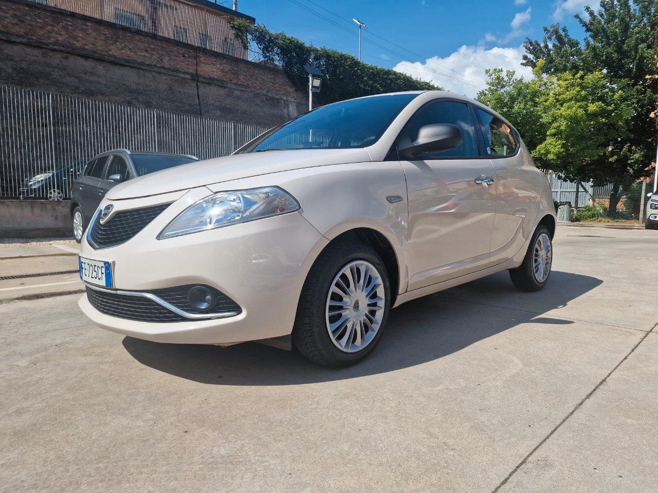Lancia Ypsilon 5 Porte Ypsilon 1.2 Silver ecochic Gpl 69cv scad.bombola 2036
