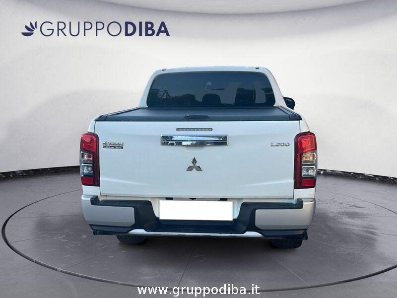 Mitsubishi L200 Cab VI 2019 Diesel d.cab 2.3d Invite Connect 4wd 150cv