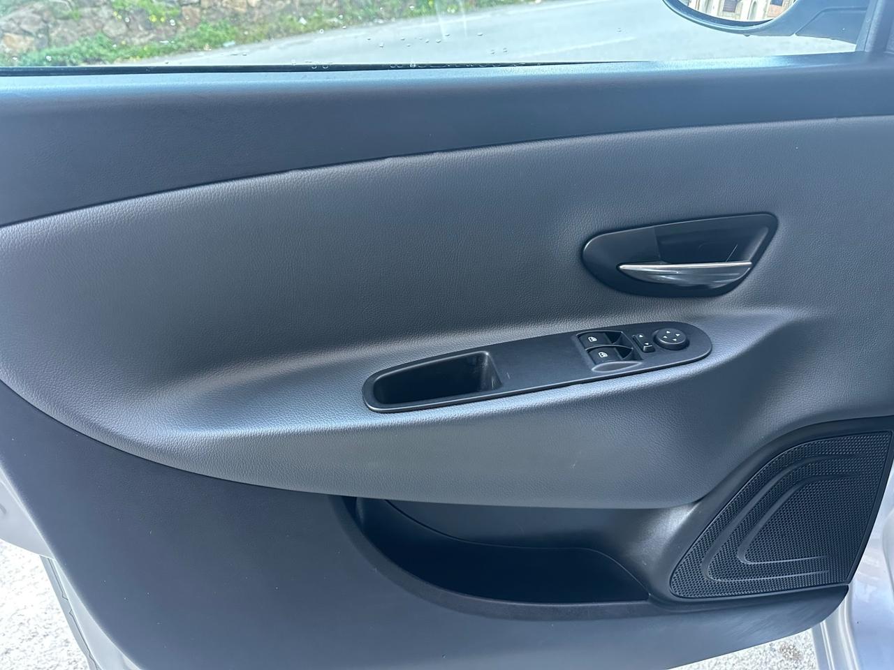 Lancia Ypsilon 0.9 TwinAir 85 CV 5 porte S&S Platinum GPL