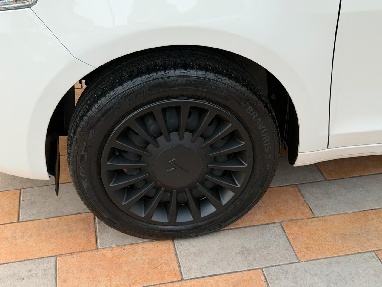 Lancia Ypsilon 1.2 69 cv. ELEFANTINO BLU