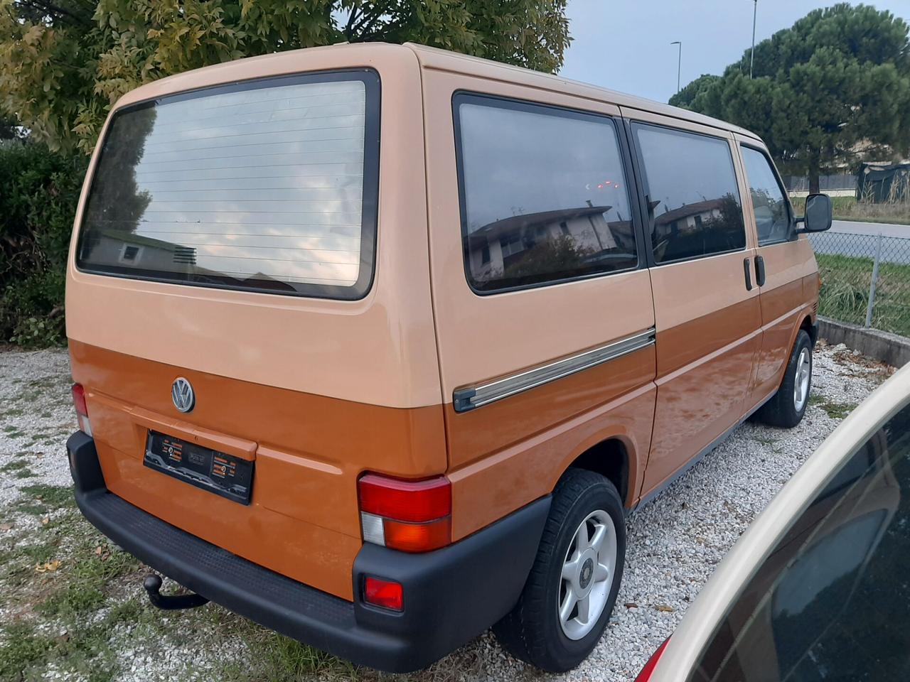 Volkswagen T4 1.9 TD 8 - Posti Caravelle