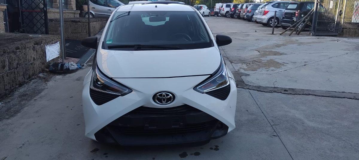 TOYOTA - Aygo - Connect 1.0 VVT-i 72 CV 5p. x-cite Neopatentati