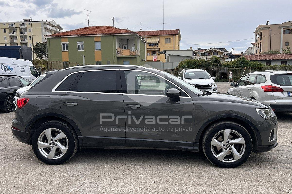 AUDI Q3 35 TDI quattro S tronic Business Advanced