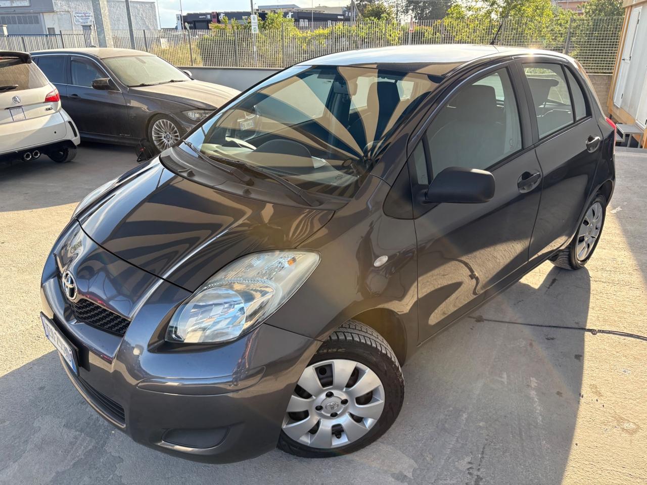 Toyota Yaris 1.0 5 porte Sol