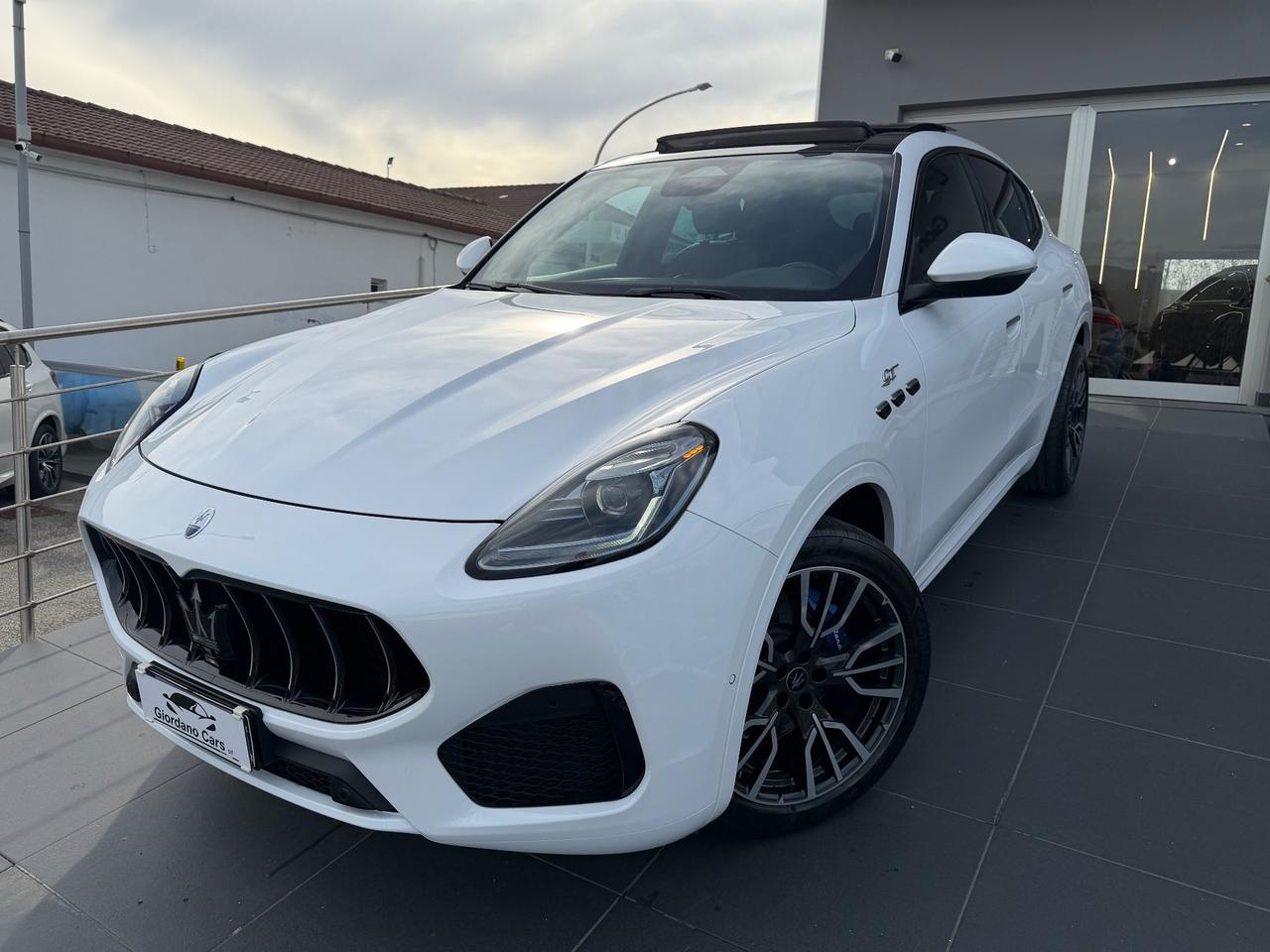 Maserati Grecale MHEV 300 CV AWD GT tetto apribile