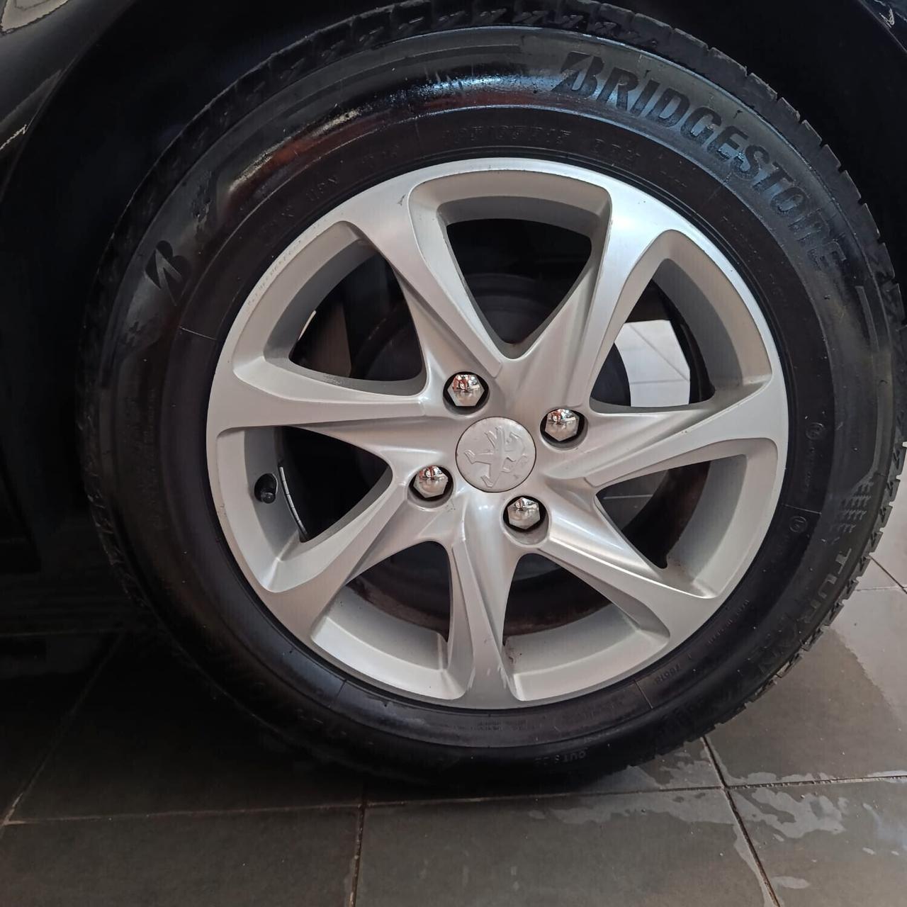 Peugeot 208 1.2 BENZINA