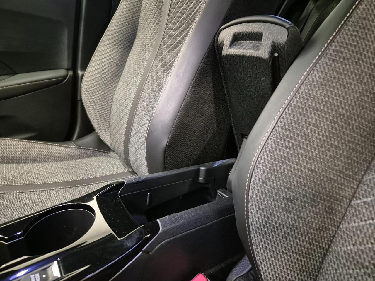 Peugeot 2008 1.2 hybrid Allure 136cv e-dcs6 IN PROMO