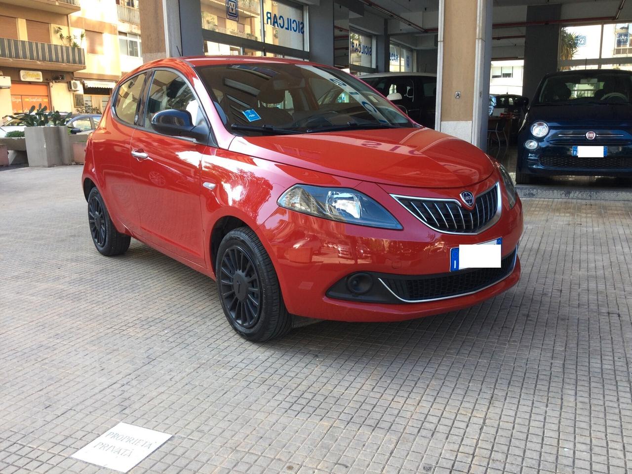 Lancia Ypsilon 1.0 FireFly 5 porte S&S Hybrid Ecochic Silver