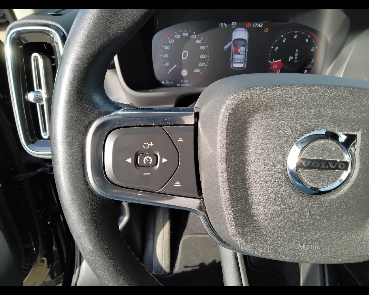 VOLVO XC40 - XC40 1.5 t2 Momentum Pro auto my21