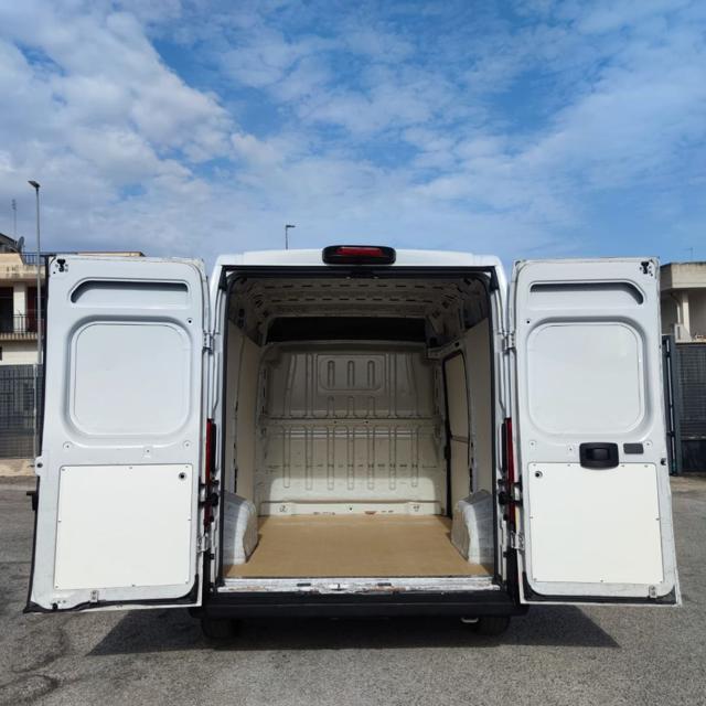 FIAT DUCATO 33 CH2 2.3M-J FURGONE PAS.CORTO 3 PTI-2019