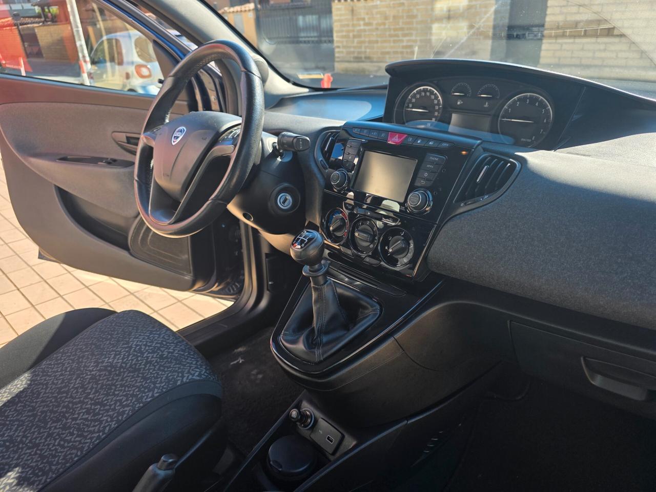 Lancia Ypsilon 1.2 69 CV 5 porte GPL Ecochic Elefantino Blu
