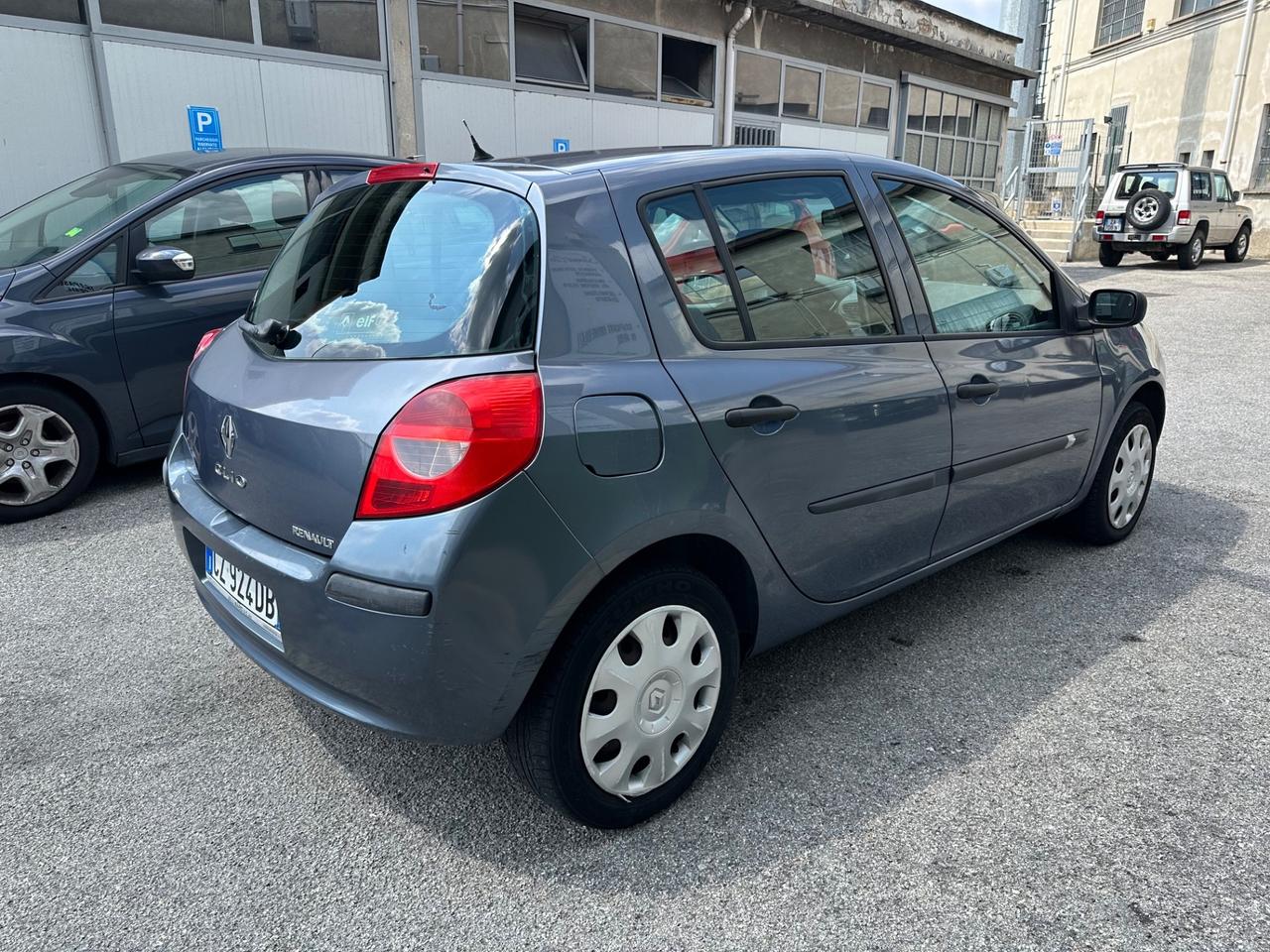 Renault Clio 1.4 16V 5 porte Dynamique