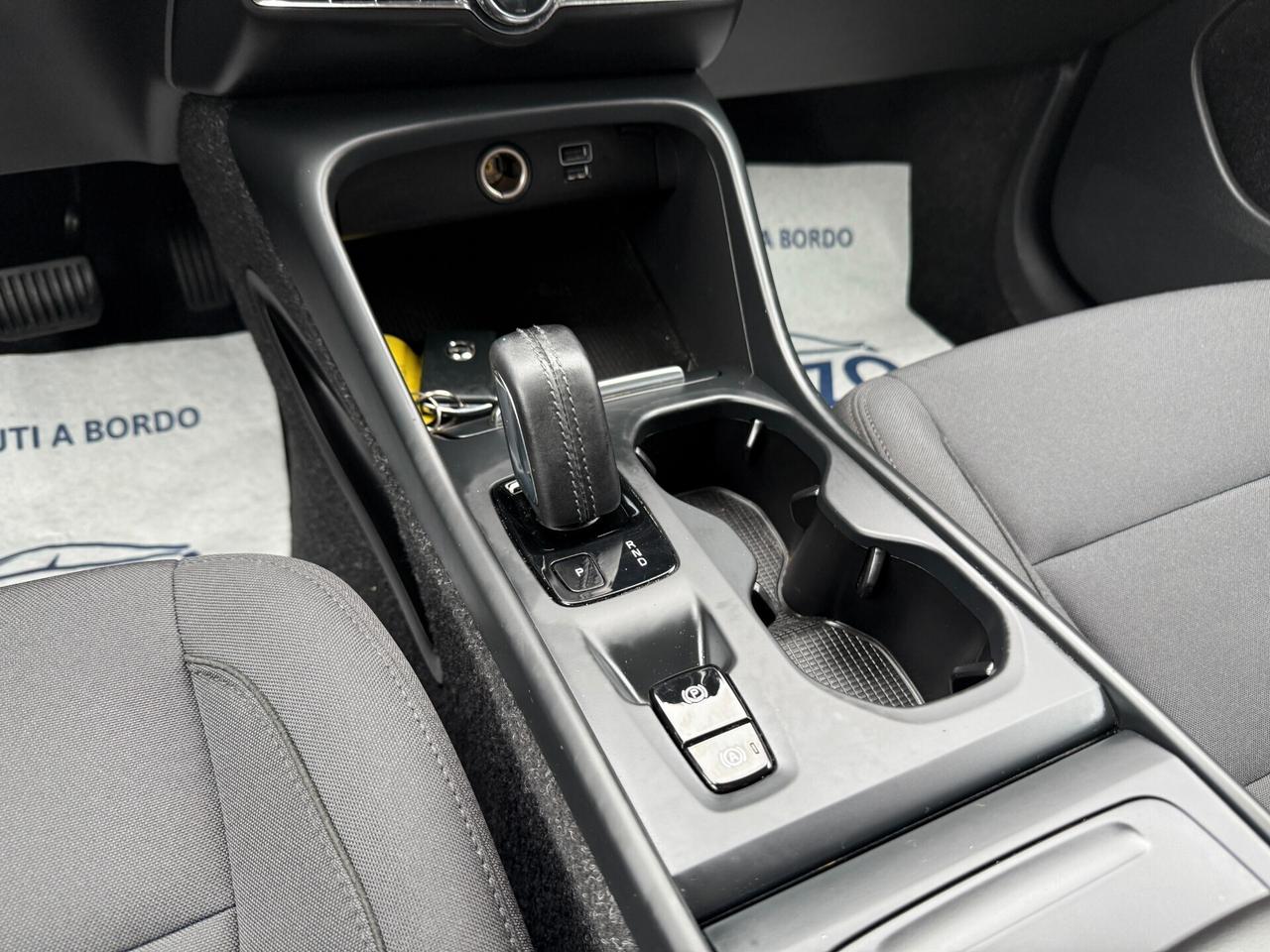 Volvo XC40 D3 AWD Geartronic Momentum MY21