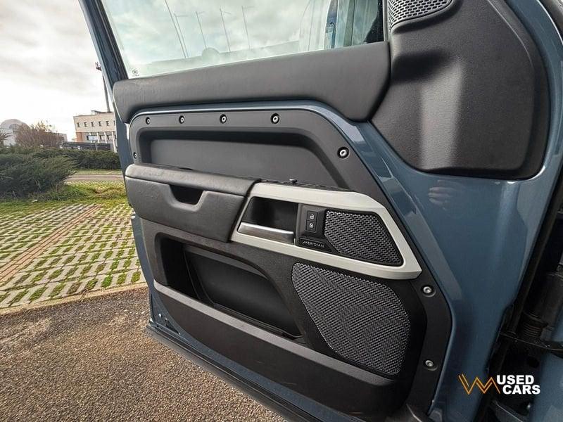 Land Rover Defender 3.0D I6 250 110 X-Dynamic SE AWD auto.