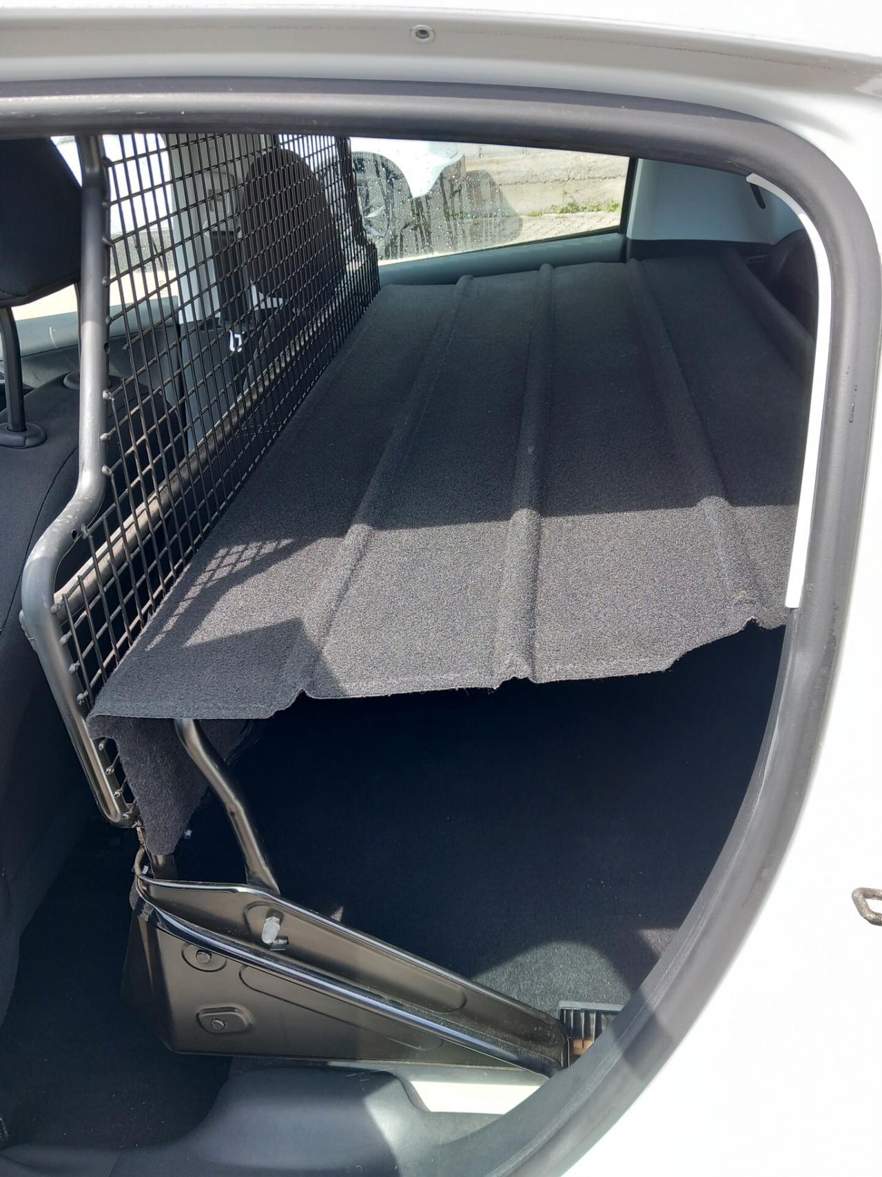 PEUGEOT 208 AUTOCARRO