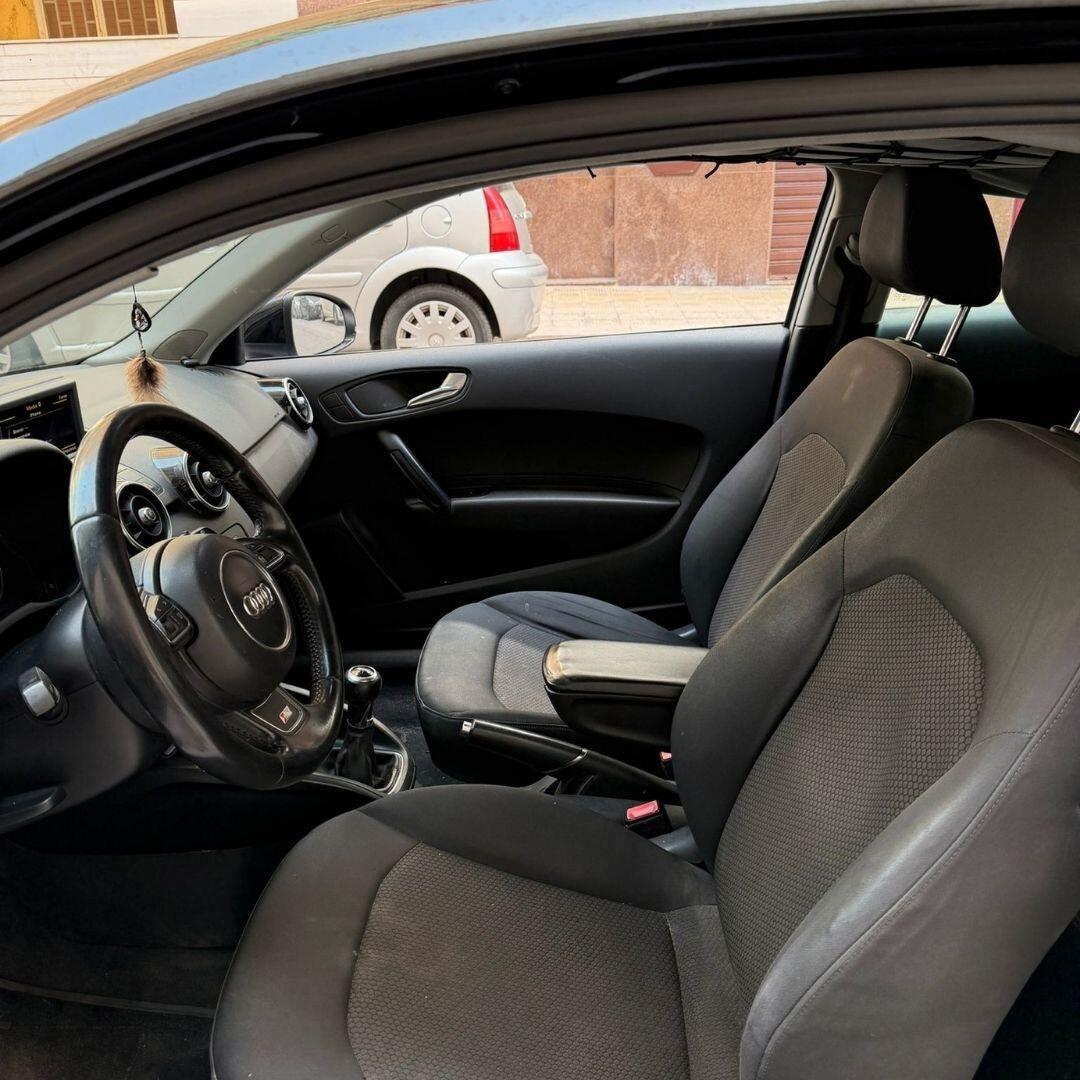 Audi A1 1.2 TFSI Admired - 86CV