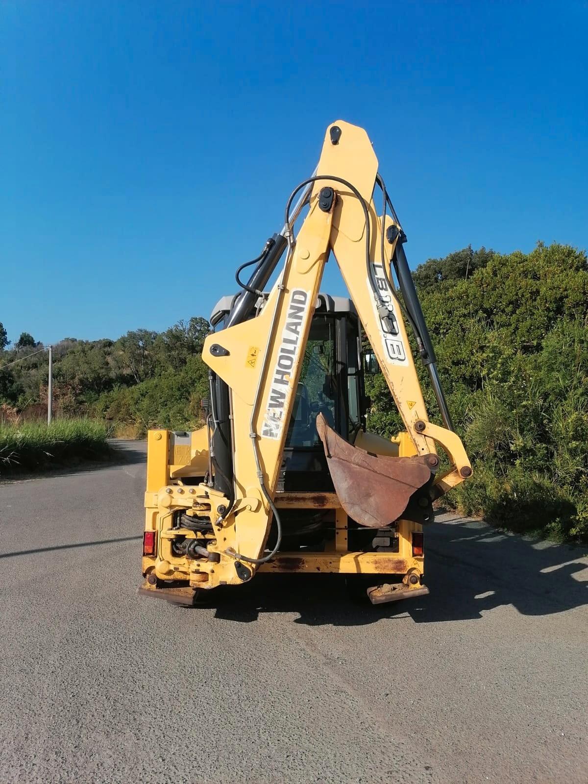 Terna Seminuova New-Holland LB110 B