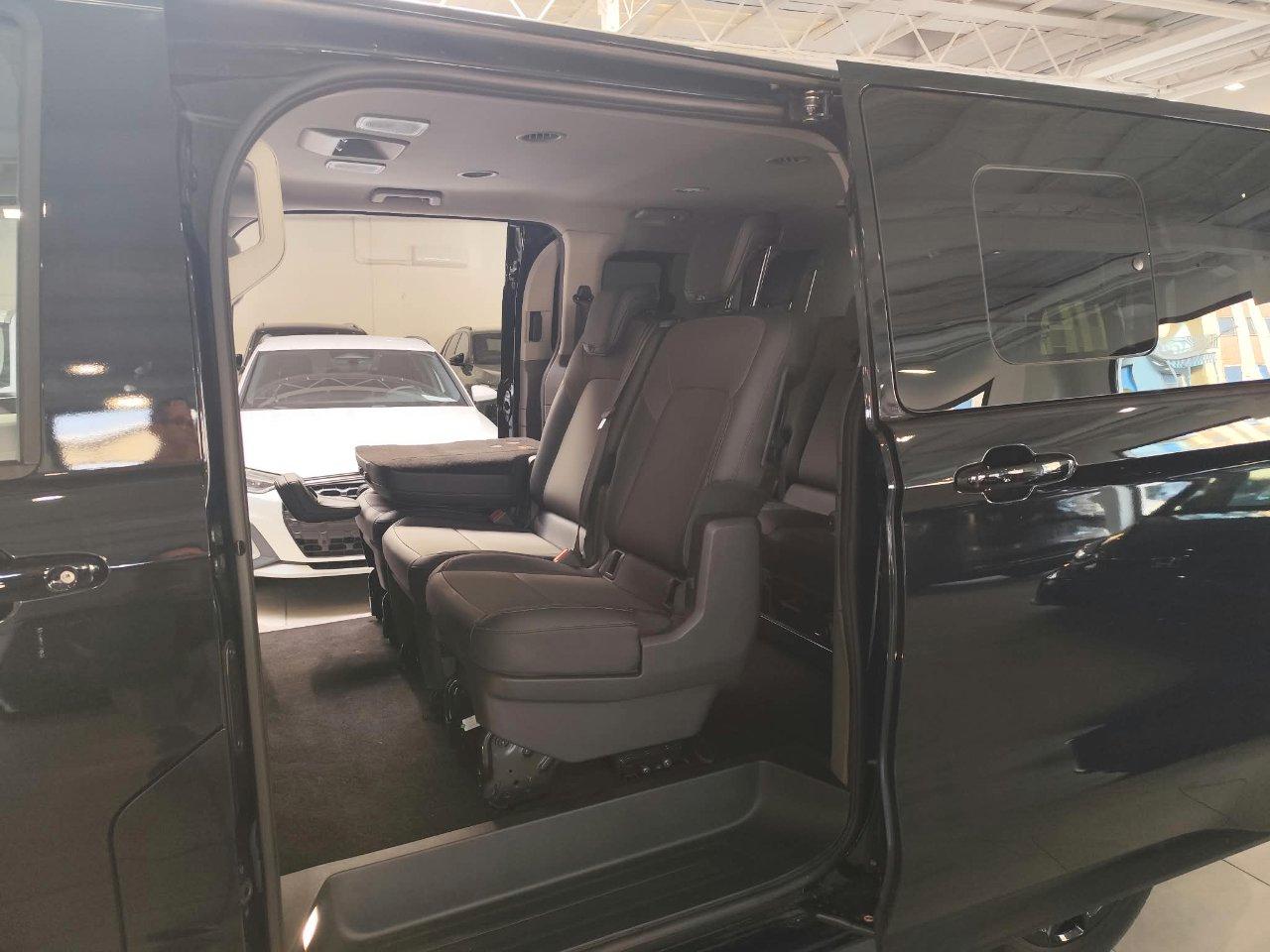 VOLKSWAGEN T7 Caravelle e-Caravelle Window Short Life electric 160kW 340 cv automatic 3100mm