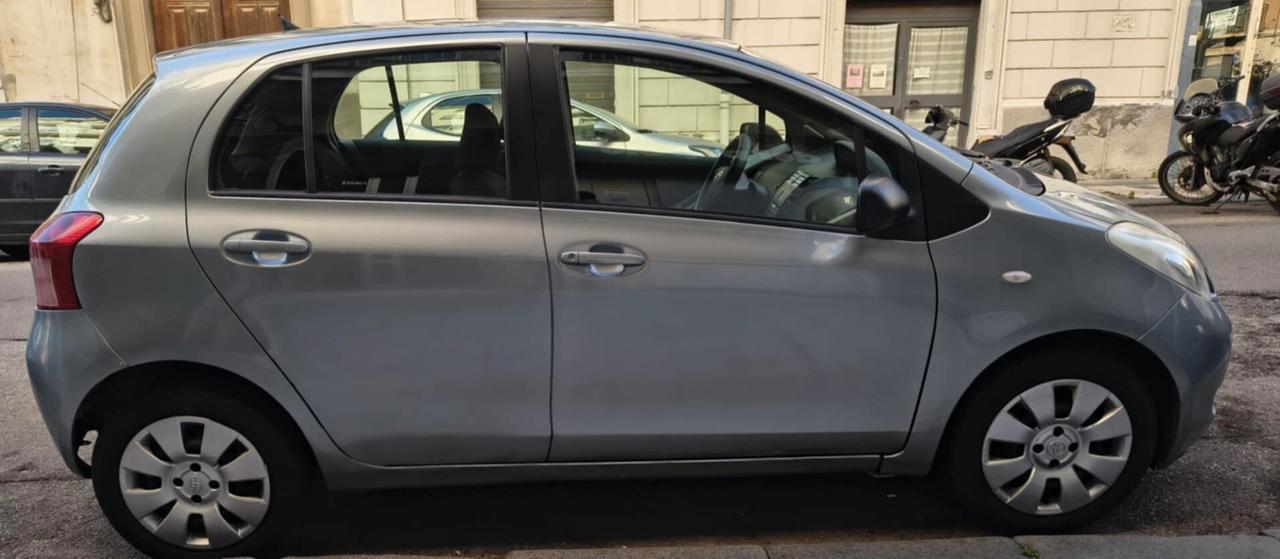 Toyota Yaris 1.0 5 porte