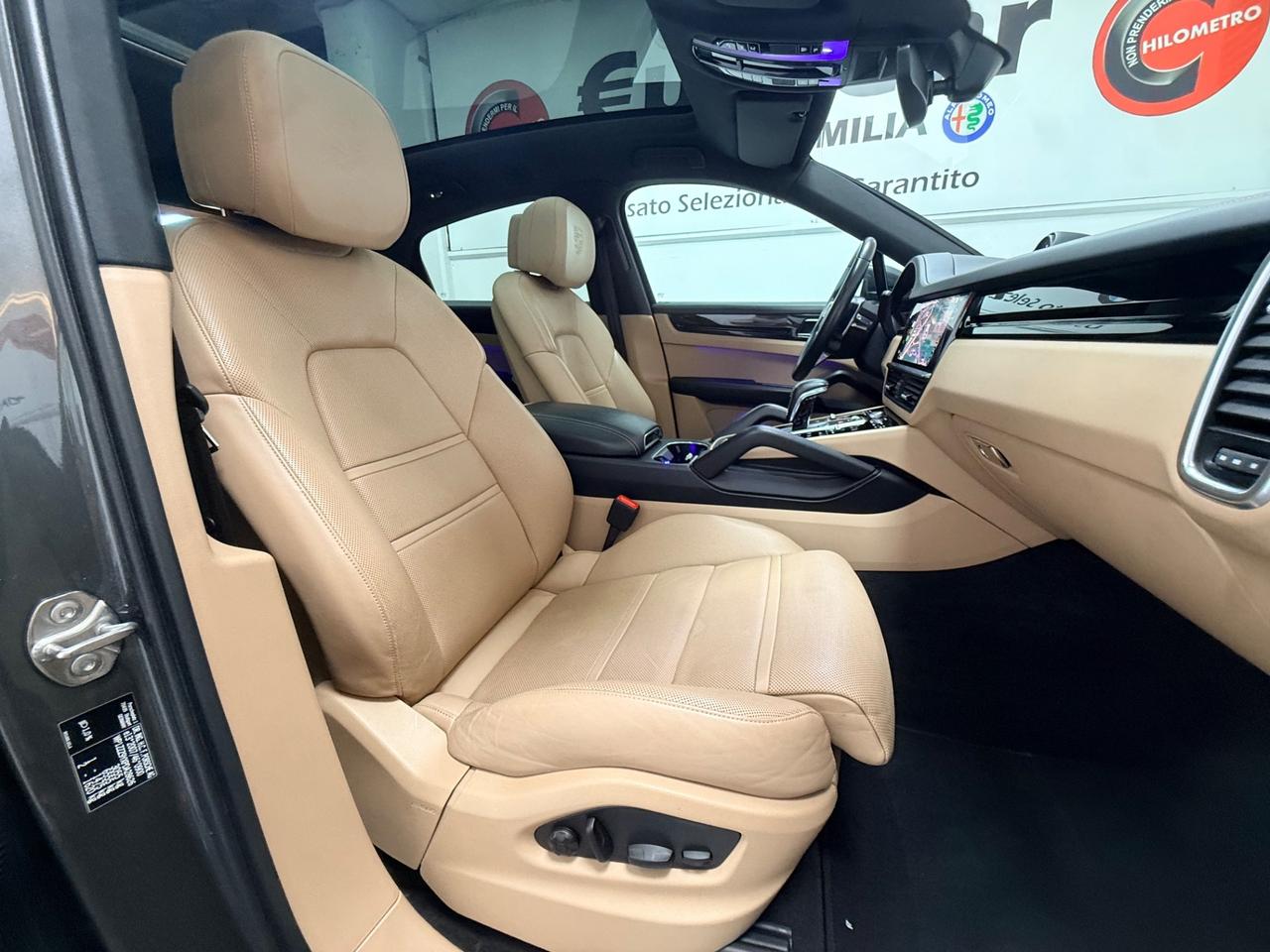 Porsche Cayenne Coupé 3.0 V6 462cv TOT E-Hybrid Platinum Edition 09/2022 TETTO 4 RUOTE STERZANTI VENTILATI