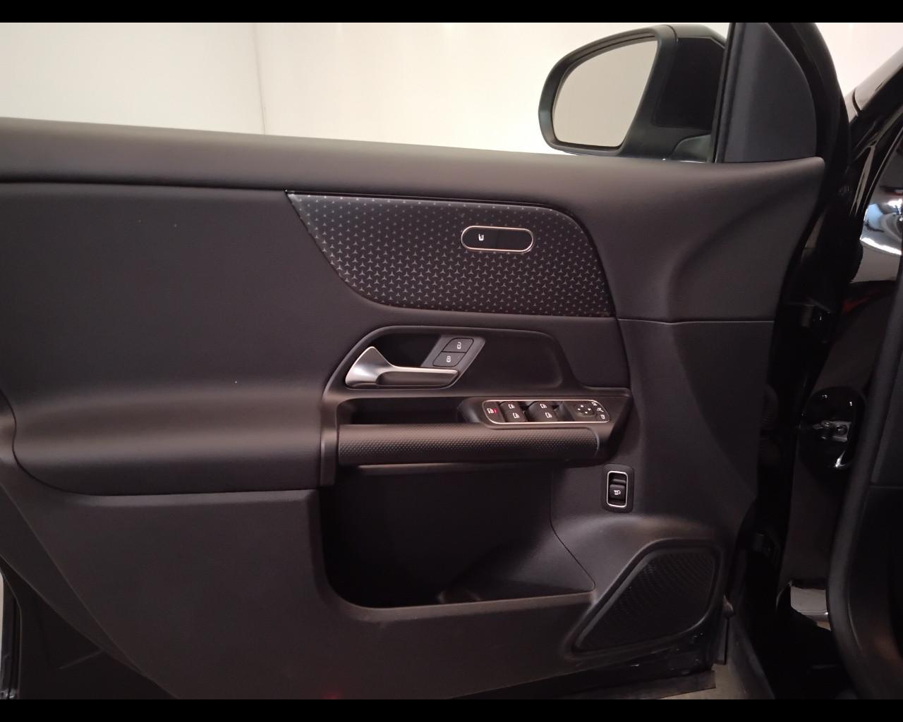 Mercedes-Benz GLA-H247 2023 - GLA 180 d Advanced auto