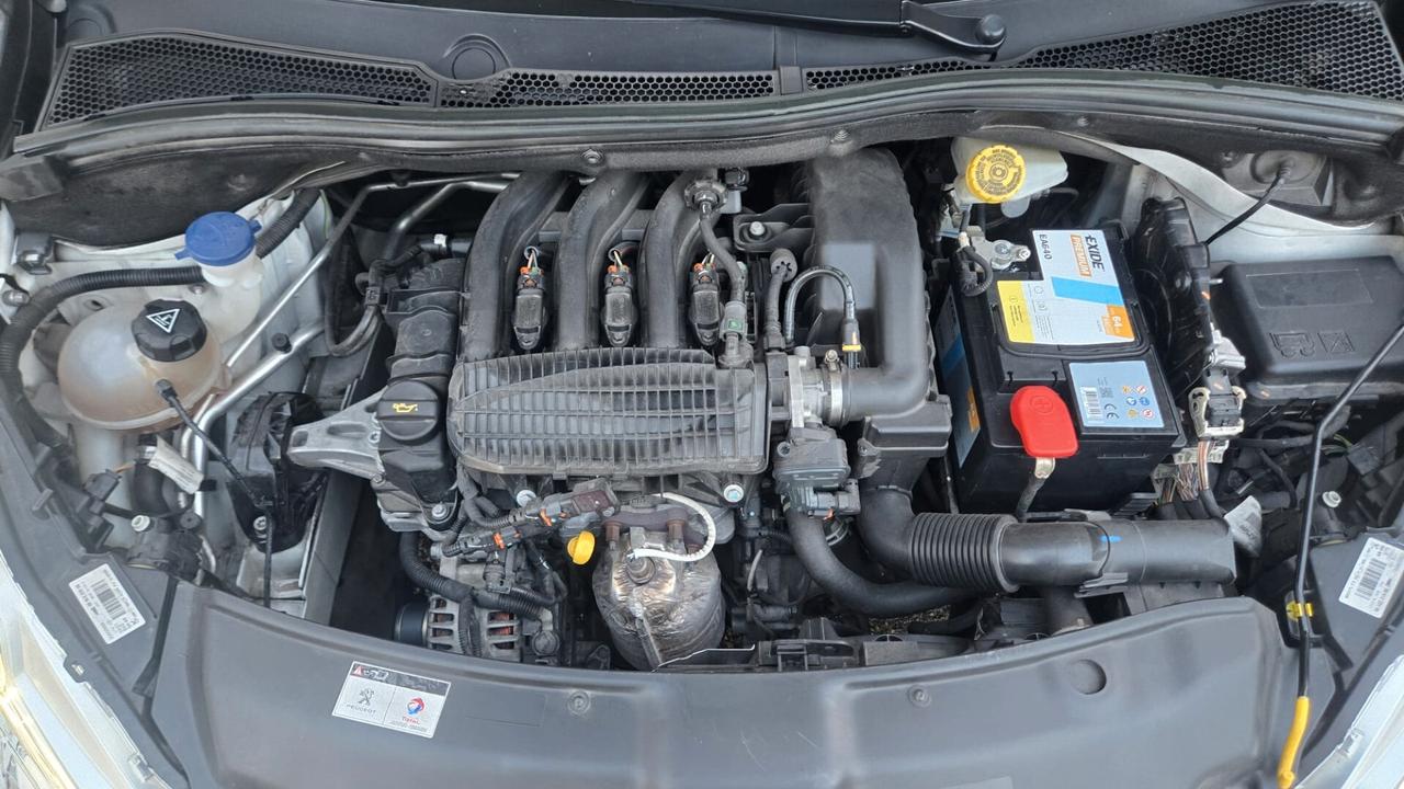 Peugeot 208 PureTech 82 5 porte Allure Neopatentati