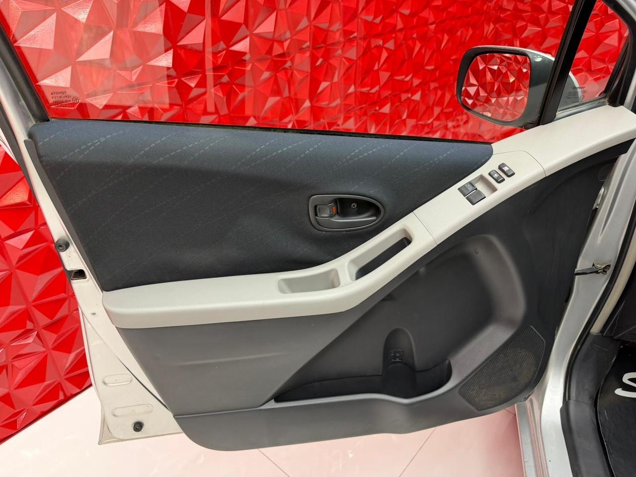 Toyota Yaris 1.0 5 porte Sol OK NEOPATENTATI
