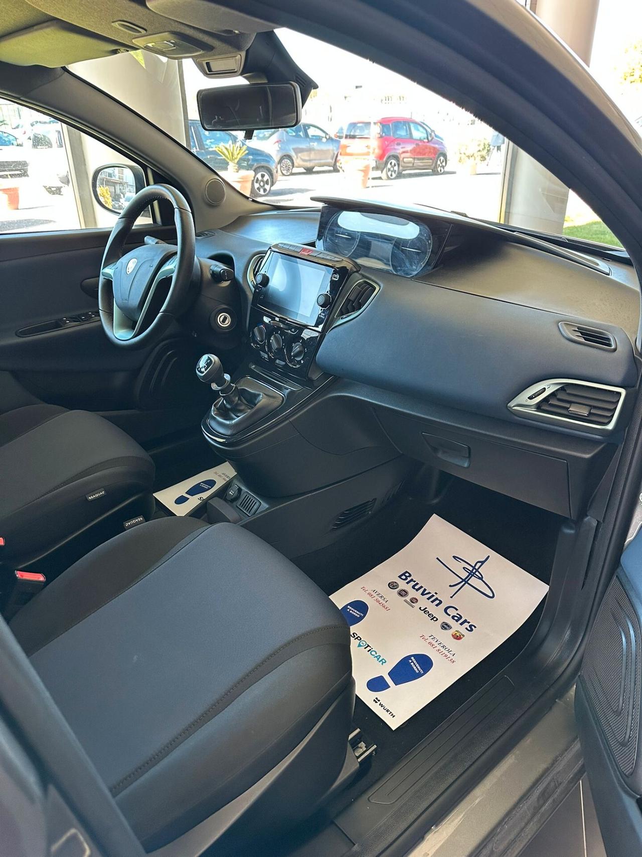 Lancia Ypsilon 1.0 FireFly 5 porte S&S Hybrid Platino