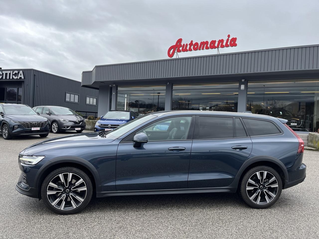 VOLVO V 60 CROSS COUNTRY PRO 2.0 D 4 4WD AUTOMAT.