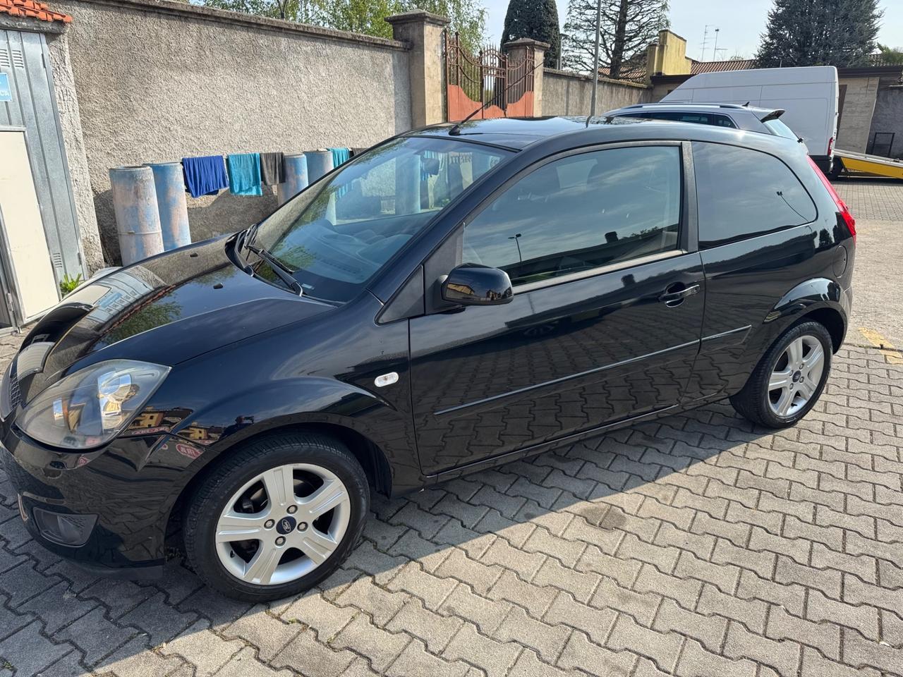 Ford Fiesta 1.2 16V 3p. neopatentati