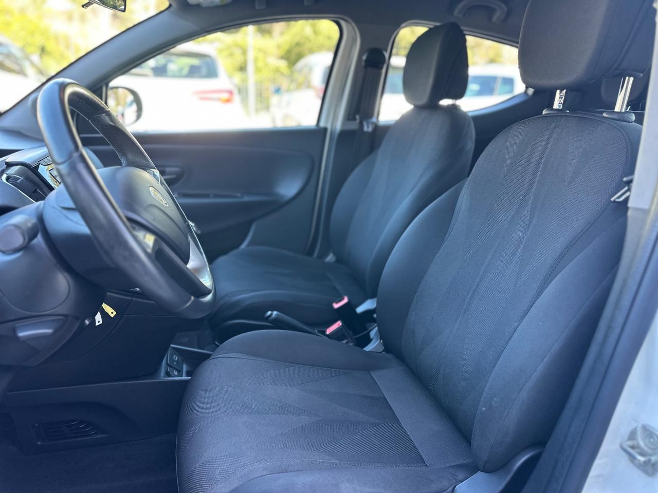 Lancia Ypsilon 1.0 FireFly 5 porte S&S Hybrid Ecochic Gold