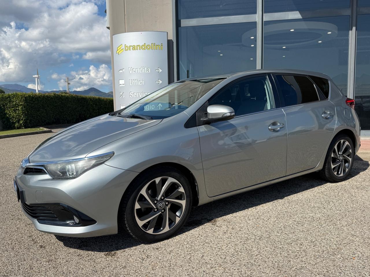 Toyota Auris 1.4 D-4D LOUNGE my16"